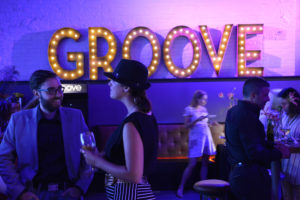 Schmoozin' in the Groove