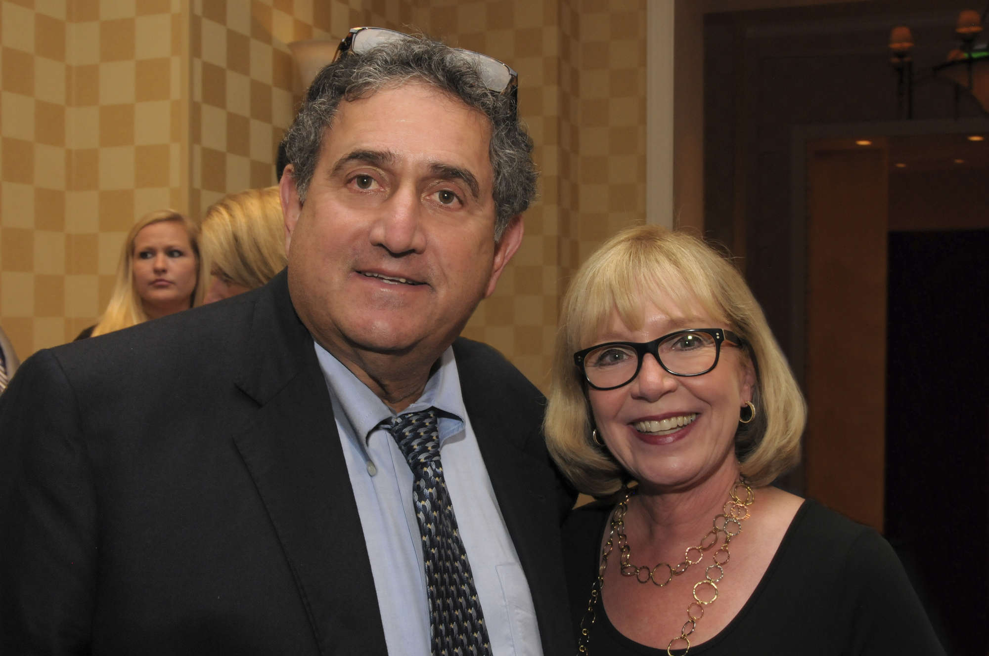 Pictured (LtoR) Jon Levinson, evening auctioneer; and Susan Levinson (Photo by Studio Z Photography, courtesy Dyslexia Tutoring Program)